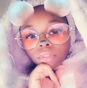 Meet your Posher, Raymona